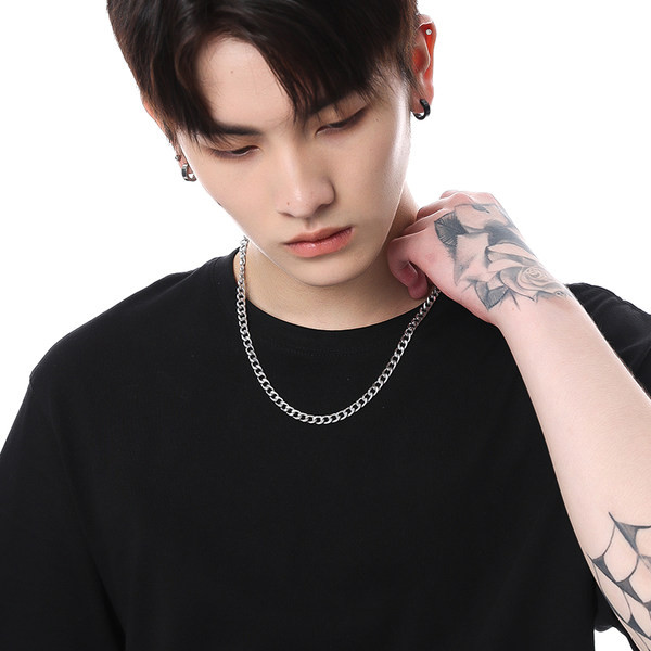 Vyriška grandinėlė, kurios ilgis 45 cm