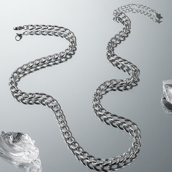 Vyriška grandinėlė, kurios ilgis 45 cm