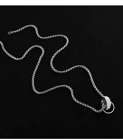 Férfi lánc medállal