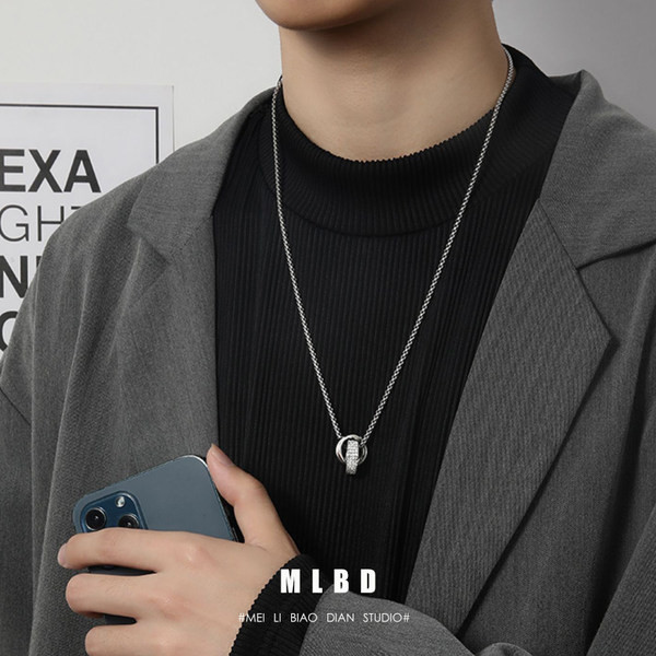 Férfi lánc medállal