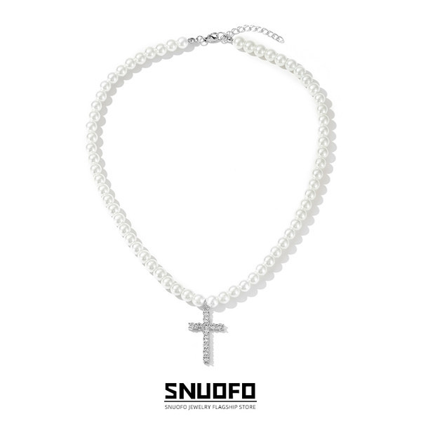 Muška biserna ogrlica s privjeskom u obliku križa i ukrasnim kamenčićima