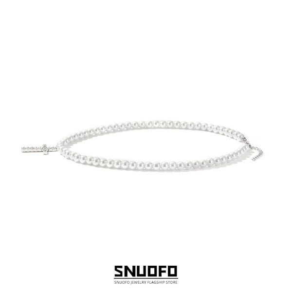 Muška biserna ogrlica s privjeskom u obliku križa i ukrasnim kamenčićima