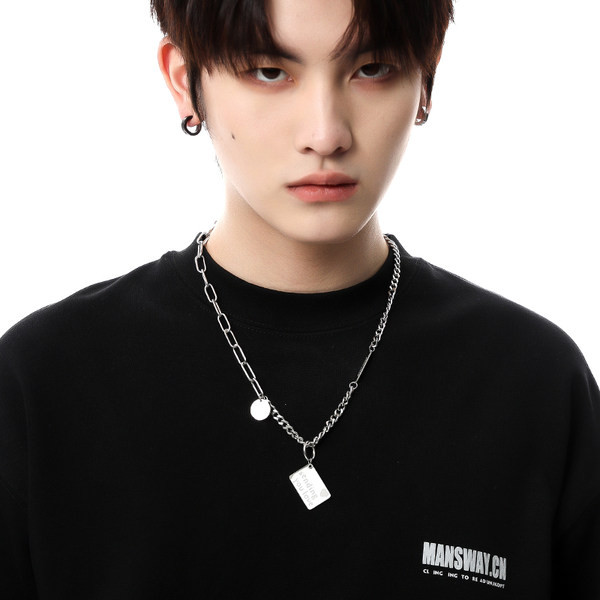 Ανδρική αλυσίδα από τιτάνιο με τετράγωνο μενταγιόν