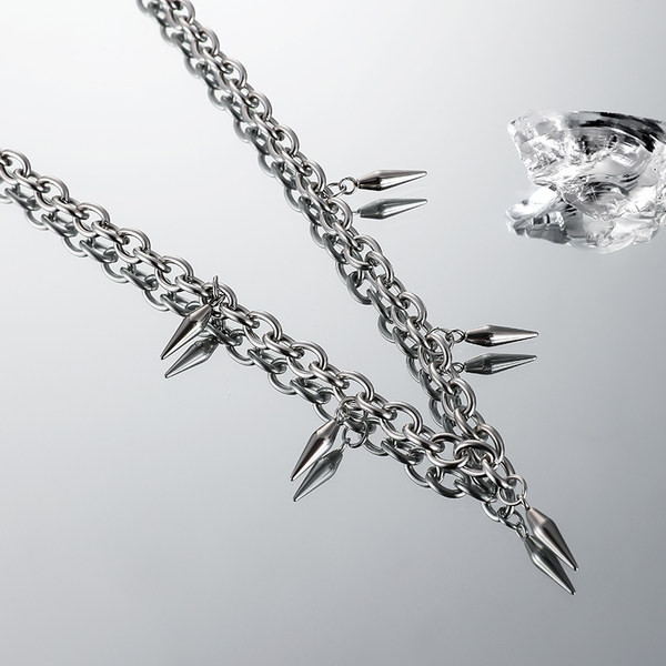 Ανδρική αλυσίδα με μενταγιόν σε ασημί χρώμα