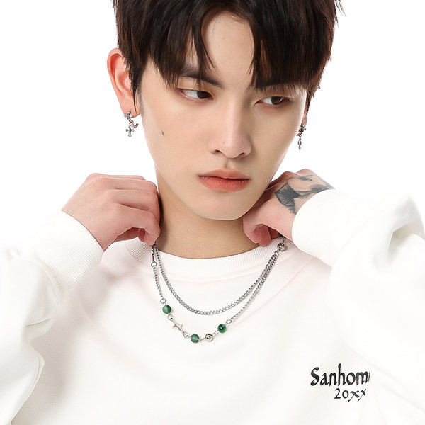 Férfi kétrétegű titán acéllánc csillaggal és gyöngyökkel