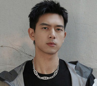 Vīriešu ķēde sudraba krāsā - ar lielu sietu