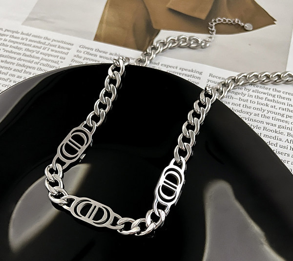 Vīriešu ķēde sudraba krāsā - ar lielu sietu