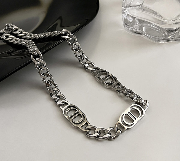 Vīriešu ķēde sudraba krāsā - ar lielu sietu