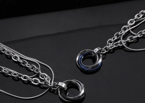 Αλυσίδα σε τρεις σειρές - με μεγάλο πλέγμα και ασημένιο μενταγιόν