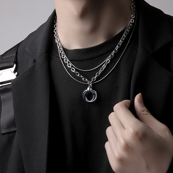 Αλυσίδα σε τρεις σειρές - με μεγάλο πλέγμα και ασημένιο μενταγιόν