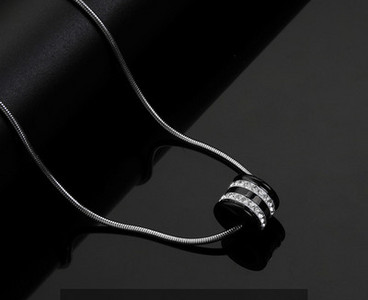 Ανδρική αλυσίδα από τιτάνιο με μενταγιόν