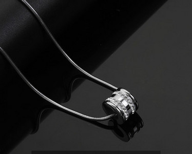 Ανδρική αλυσίδα από τιτάνιο με μενταγιόν