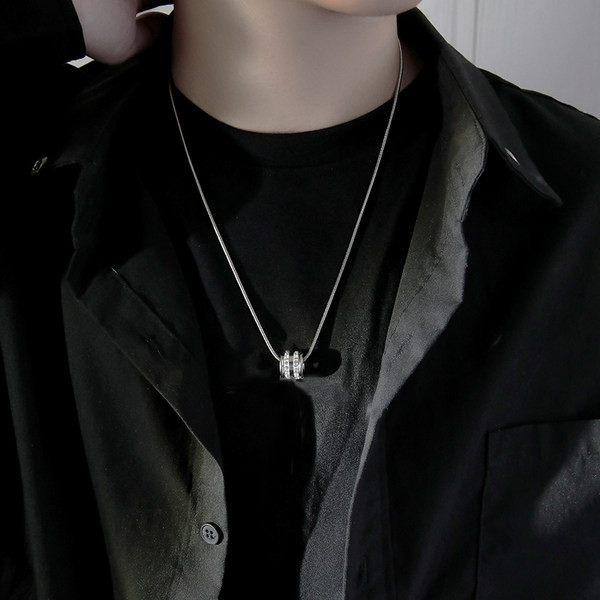 Ανδρική αλυσίδα από τιτάνιο με μενταγιόν