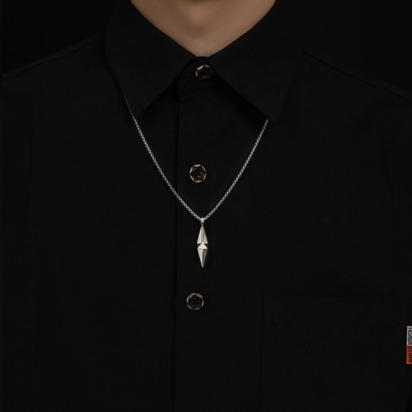 Jauna modeļa sudraba ķēdīte ar kulonu