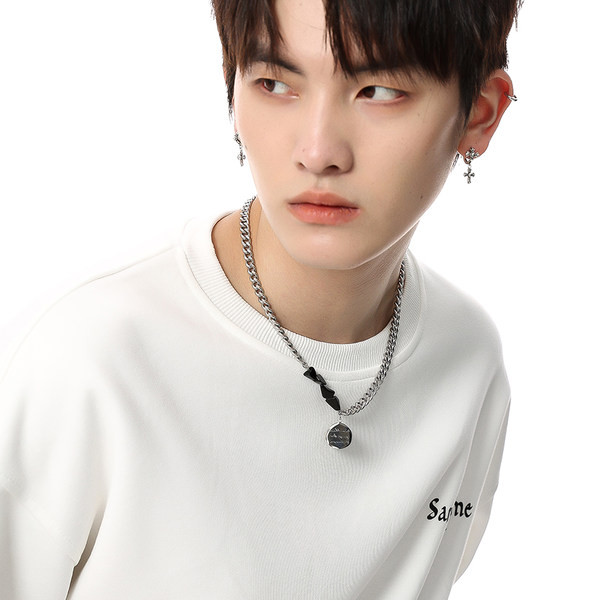 Férfi titán acél lánc medállal és gyöngyökkel