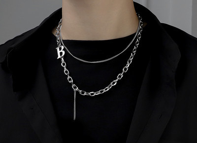 Jauna modeļa vīriešu divslāņu ķēde