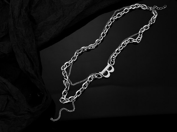 Jauna modeļa vīriešu divslāņu ķēde