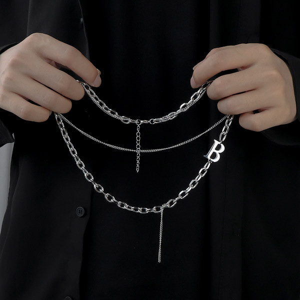 Jauna modeļa vīriešu divslāņu ķēde