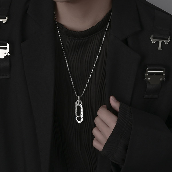 Férfi nyaklánc medállal és díszkövekkel