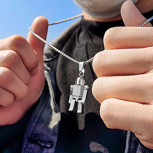 Moderna vīriešu kaklarota no titāna tērauda ar robota kulonu