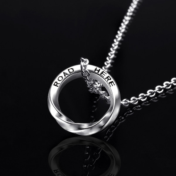 Vīriešu moderna ķēde ar piekariņu vairākiem modeļiem