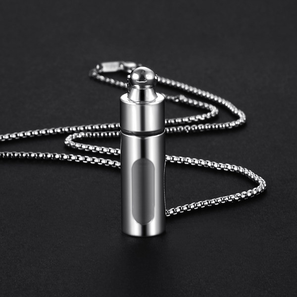 Vīriešu ķēde ar kulonu zeltainā sudraba un melnā krāsā