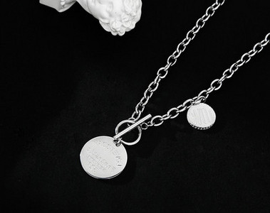 Új modell függőlánc ezüst színben férfiaknak