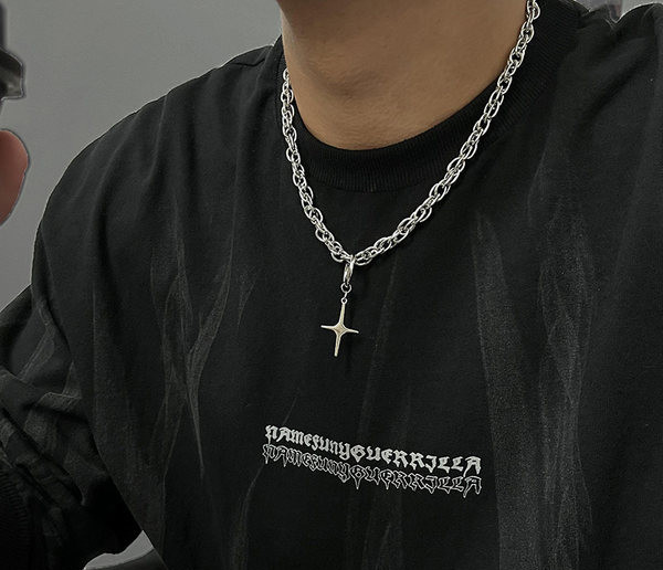 Hõbedast värvi meeste kett - ristiga