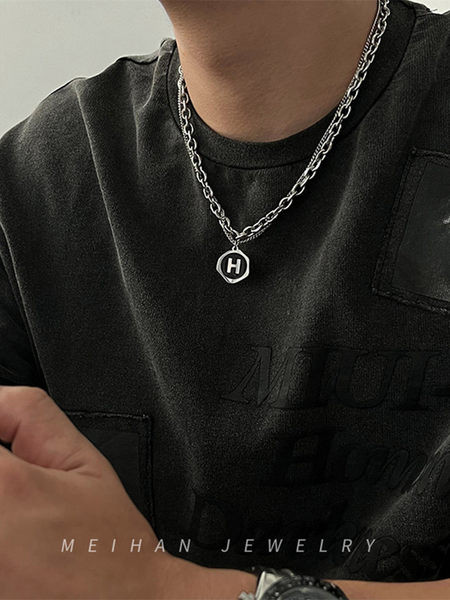 Kétrétegű férfi lánc H betűs medállal