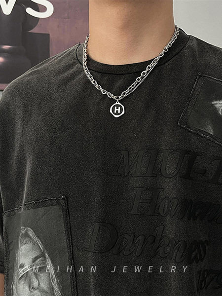 Kétrétegű férfi lánc H betűs medállal