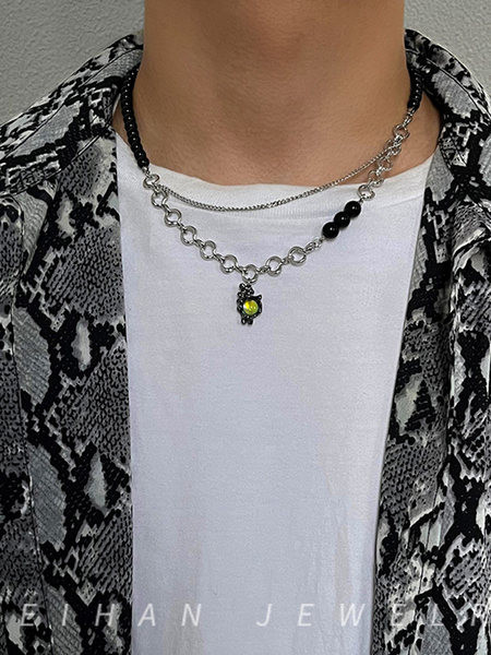 Moderna muška ogrlica s privjeskom od mjesečevog kamena