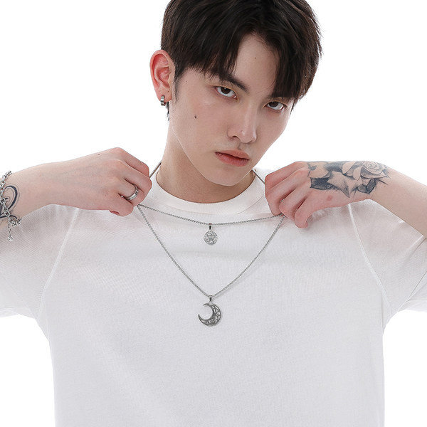 Stílusos férfi lánc nap és hold medállal