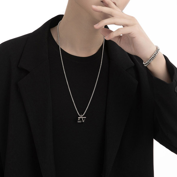 Caurspīdīga sudraba ķēdīte ar kulonu