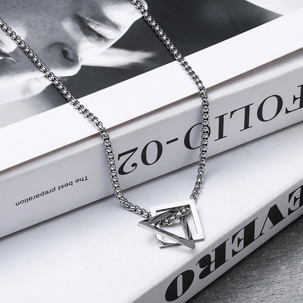 Caurspīdīga sudraba ķēdīte ar kulonu