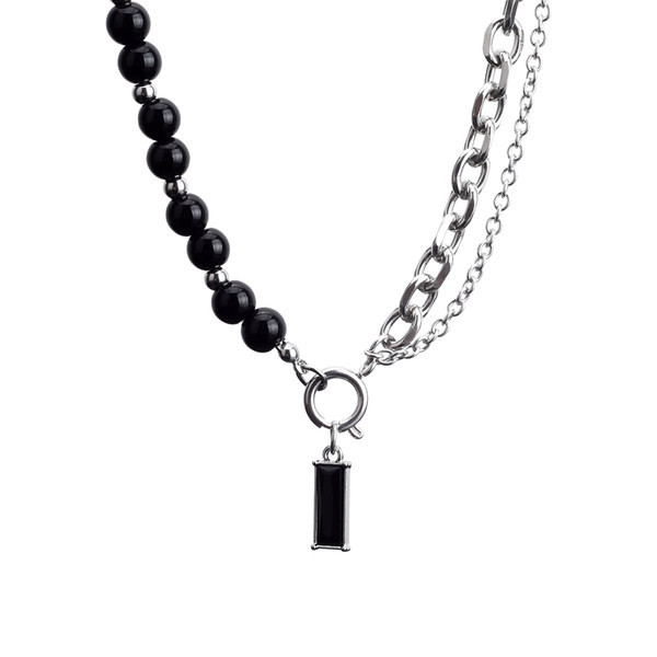 Hétköznapi női nyaklánc kövekkel