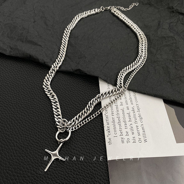 Stilīga vīriešu ķēde ar krusta kulonu