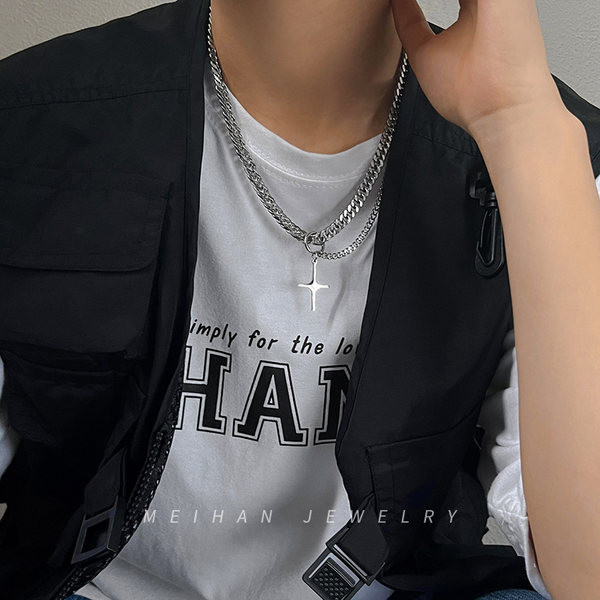 Stilīga vīriešu ķēde ar krusta kulonu