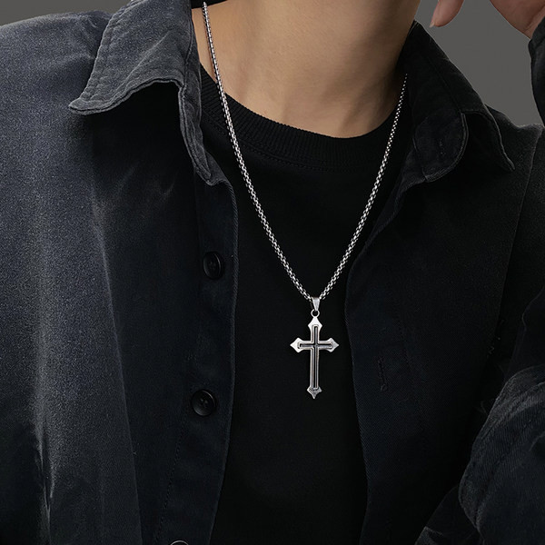 Ανδρική αλυσίδα σε ασημί χρώμα - με σταυρωτό μενταγιόν