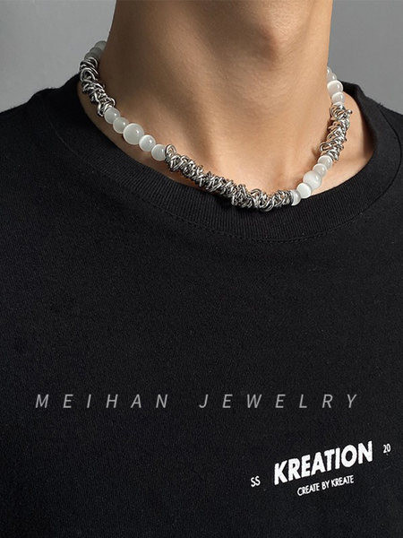 Férfi nyaklánc gyöngyökkel