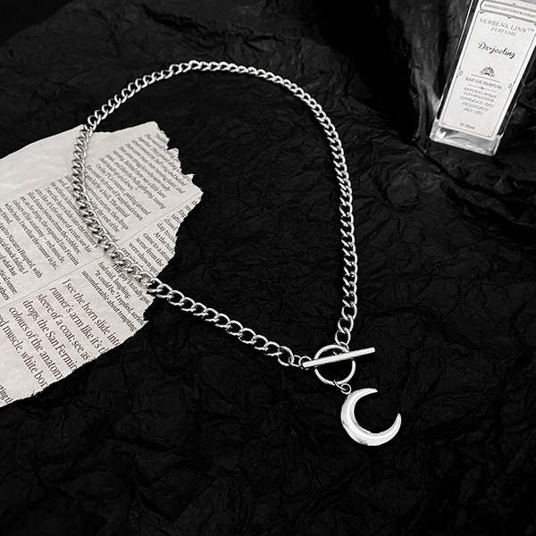 Vīriešu titāna tērauda ķēde ar mēness kulonu