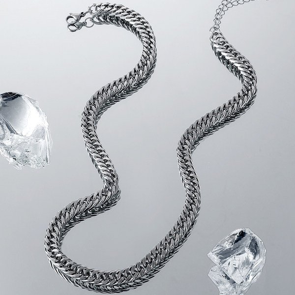 Vīriešu ķēde sudraba krāsā - ar lielu sietu