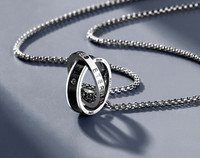 Moderna vīriešu ķēde ar piekarināmu gredzenu