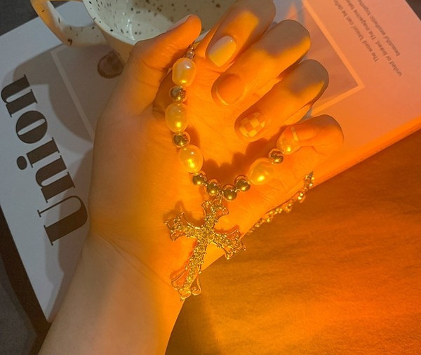 Ανδρική αλυσίδα με σταυρό και διακοσμητικές πέρλες