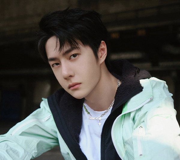 Férfi lánc zöld elemekkel és felirattal