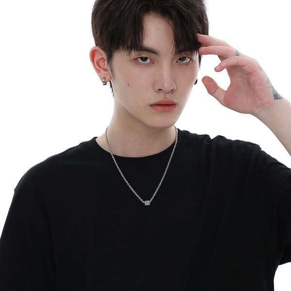 Titán acél medál négyzet alakú medállal