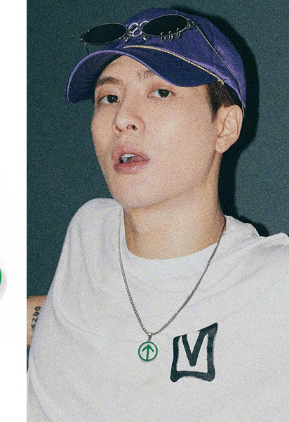 Vīriešu ķēde sudraba krāsā ar kulonu