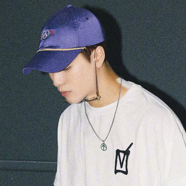 Vīriešu ķēde sudraba krāsā ar kulonu