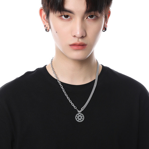 Stilīga vīriešu ķēde ar kulonu no tērauda