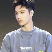 Modern férfi lánc ezüst színben