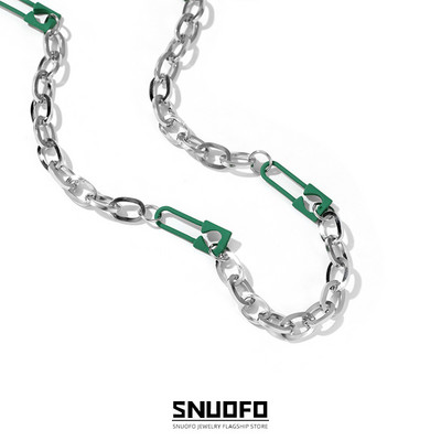 Modern férfi lánc ezüst színben